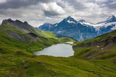 Bachalpsee and the peaks Schreckhorn and Finsteraarhorn