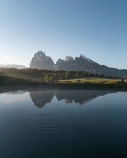 Sassolungo and Plattkofel are reflected in the small lake
