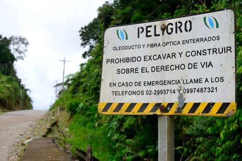 Warning sign pipeline on road 436