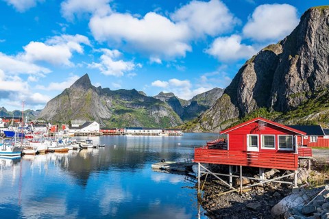 Rorbuer cabins and fishing boats in Hamnoy
