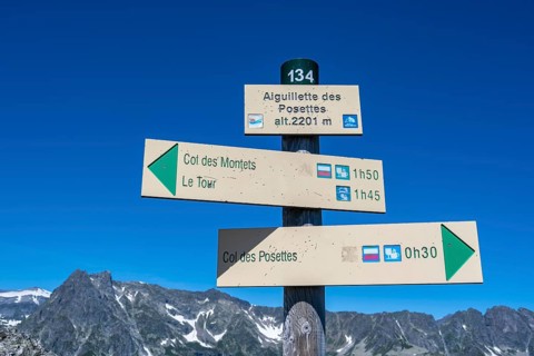 Signpost at the summit of the Aiguillette de Poisettes