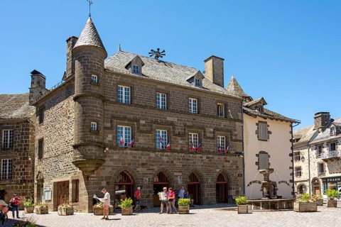 Town hall and tourist office on square Tyssandier d' Escous
