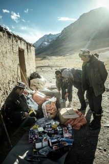 Trader spreads electronics