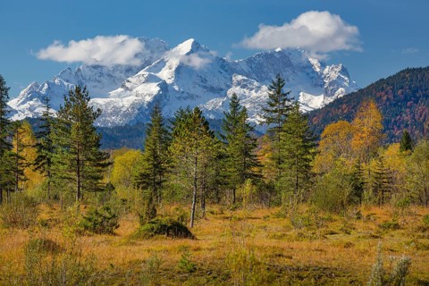 Autumn landscape in the Isar valley with Alpspitze and Zugspitze in the Wetterstein range