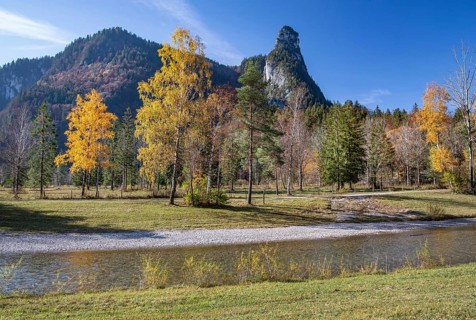 Autumn landscape on the Ammer with Kofel