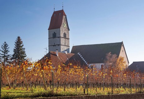 Weinfeld with the parish church of St. Johann Baptist in the centre of the village