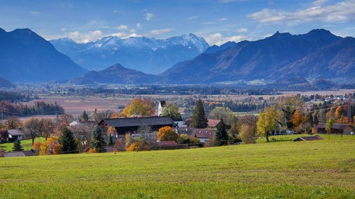 Autumn landscape above the Murnauer moss with Zugspitze group and Hagen