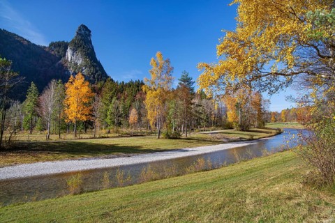 Autumn landscape on the Ammer with Kofel