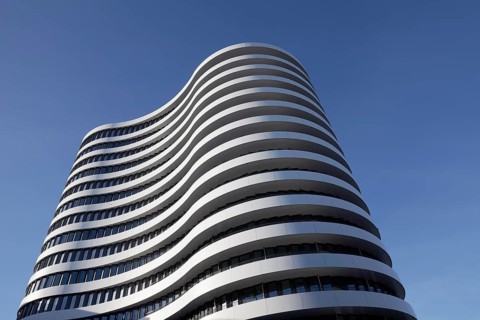 Office tower with curved facade by SOP Architekten