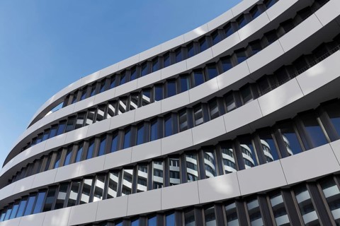 Office building with curved facade by SOP Architekten