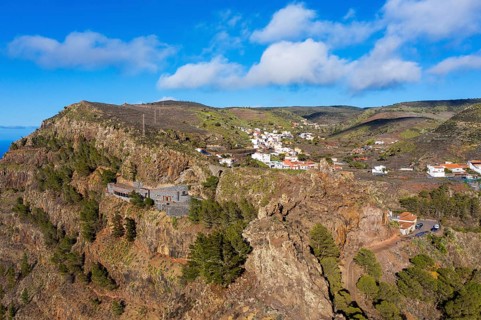 Viewpoint Mirador Ermita del Santo and village Arure