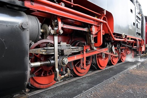 Transmissions and wheels of steam locomotive