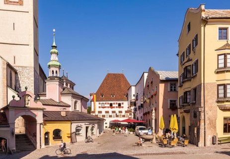 Upper town square with the parish church of St. Nicholas