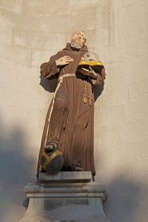Monk figure with book and skull at the seminary in Hildesheim