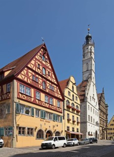Herrngasse with town hall
