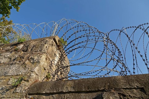 NATO wire for the security of the prison in Hildesheim