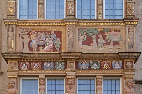 Painted reliefs on the facade of the Tempelhaus