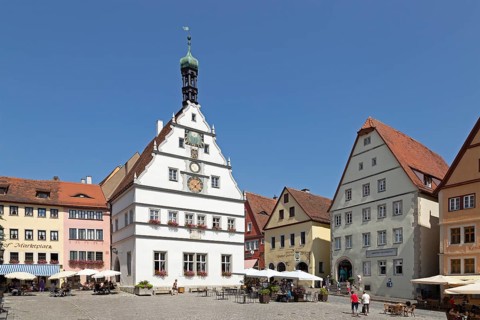 Market place with a councilman's tavern