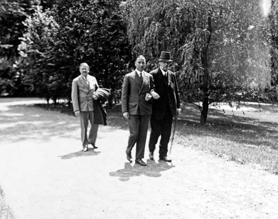 Paul von Hindenburg with his son Oskar von Hindenburg taking a walk