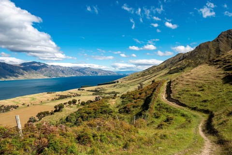 Hiking trail to Isthmus Peak
