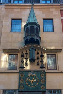 Glockenspiel with world time clock at Muenster
