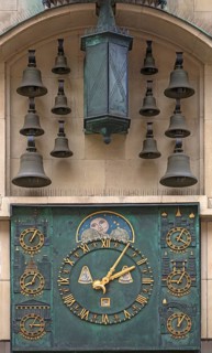 Glockenspiel with world time clock at Muenster
