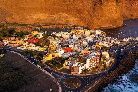 Vueltas with roundabout and fishing port