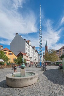 Fischerbuberl fountain of the sculptor Ignatius Taschner at Wiener Platz