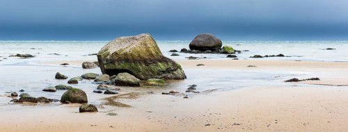 Sandy beach beach with boulders