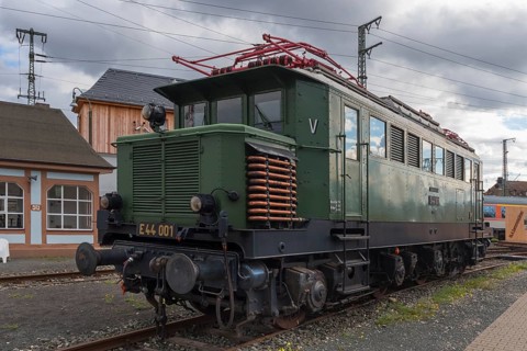 Electric locomotive of class