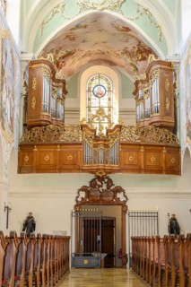View to the organ