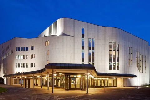 Aalto Theater am Abend