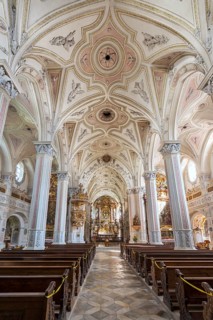 Nave with main altar