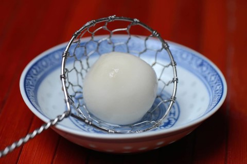 Boiled sticky rice balls