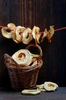 Dried apple slices