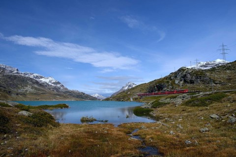Train of the Rhaetian Railway at Lago Bianco