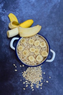 Oat flakes in bowl with banana slices