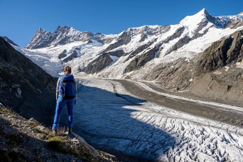 Mountaineer standing in front of glacier
