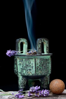 Incense burner with lavender