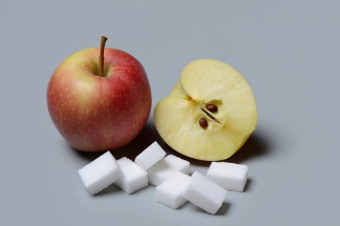 Apples and sugar cubes