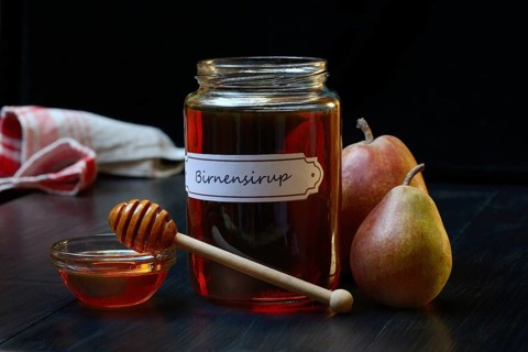 Pear syrup in glass jar and bowl