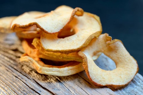 Dried apple slices