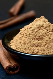 Cinnamonpowders and rods