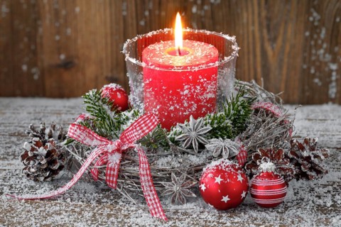 Natural Advent decoration with candle