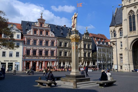 Fish market with 'Haus zum breiten Herd'