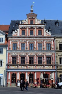 Haus zum Breiten Herd at the fish market