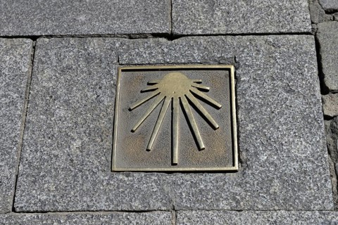 Bronze plaque with signs of the scallop