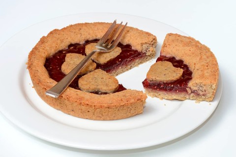 Linzertorte on plate