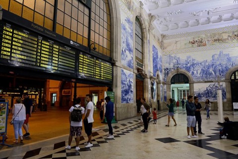 Sao Bento train station