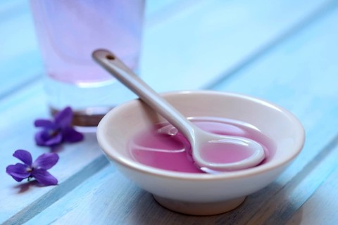 Violet syrup in bowl and glass